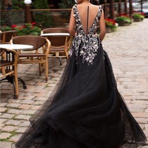 Brand new, never altered Pollardi Gown